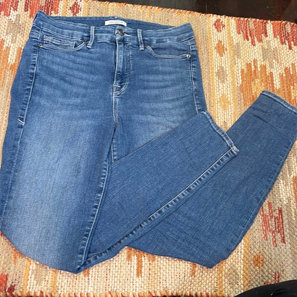 Good American Good Legs Jeans with Ripped Knee - Picture 1 of 4